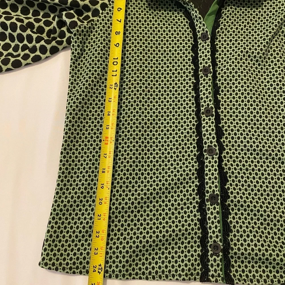 Eva Franco unique button up top in a size 8 - no material tag / likely a sample - Picture 11 of 15